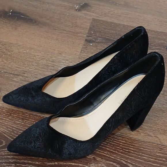 Marc Fisher Black Pointed Block Heels Velvet Size 7 - Picture 2 of 8